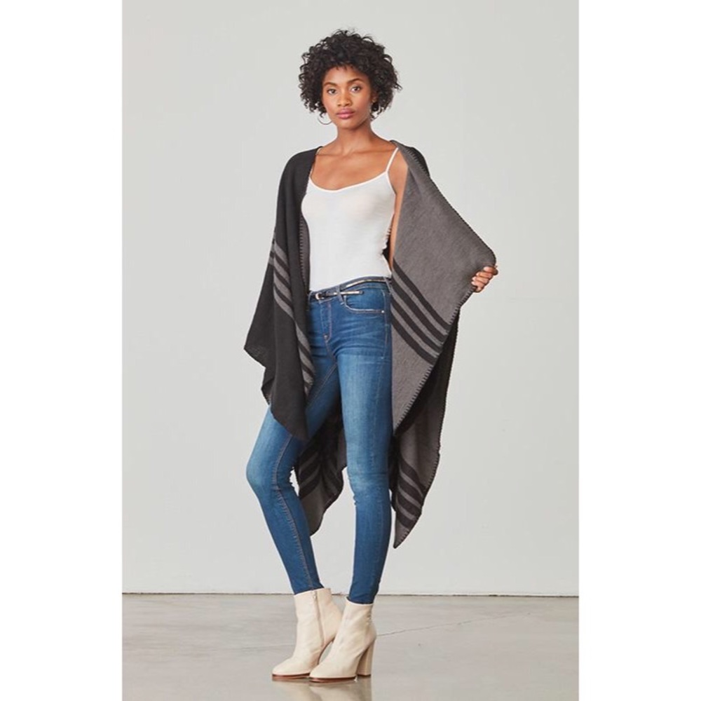 NWT BB Dakota Poncho